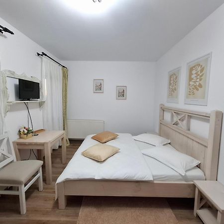 Hotel Dor De Casa Doljesti Esterno foto