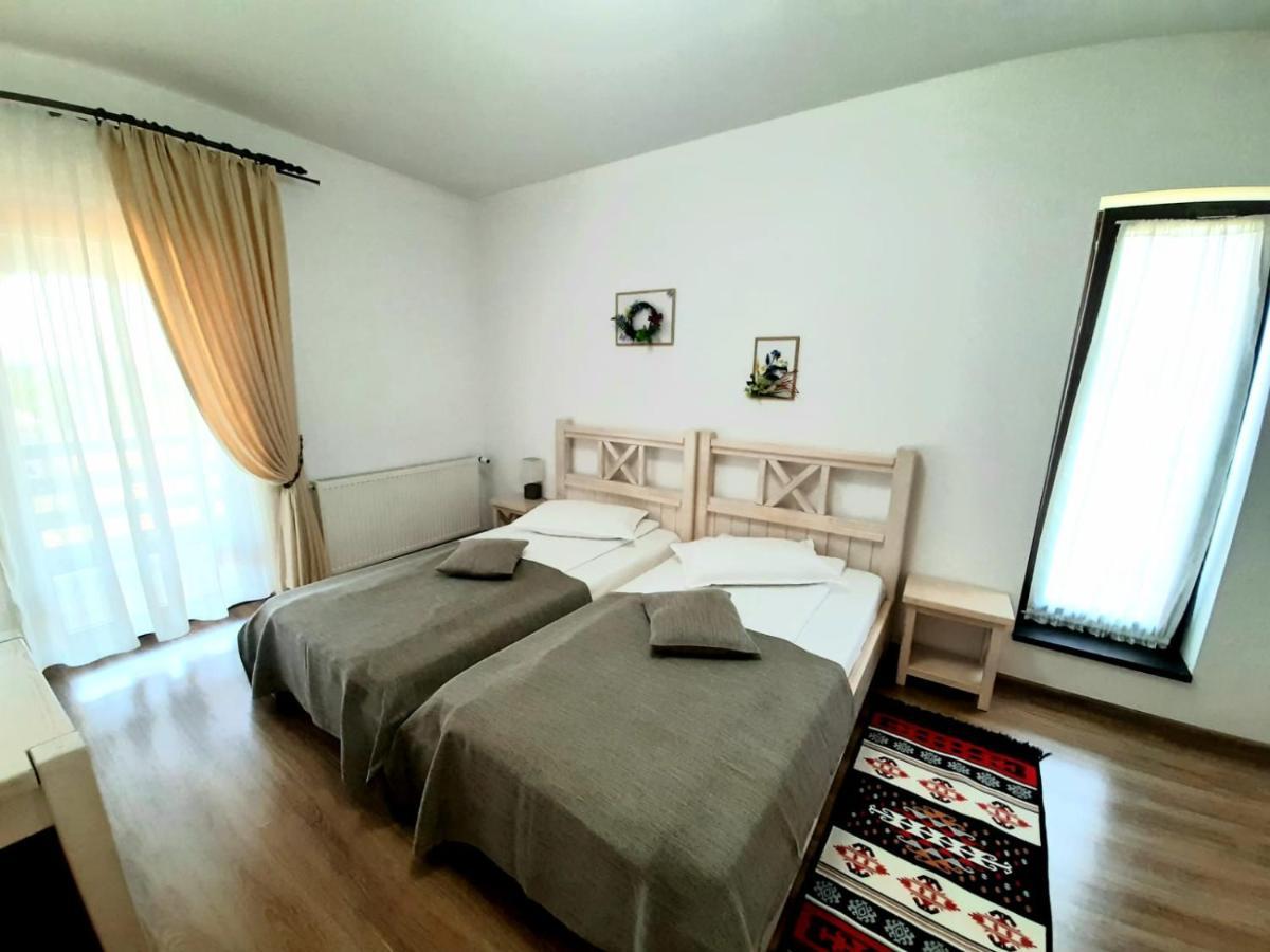 Hotel Dor De Casa Doljesti Esterno foto