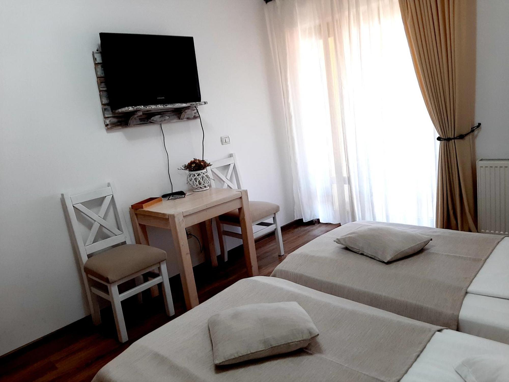 Hotel Dor De Casa Doljesti Esterno foto