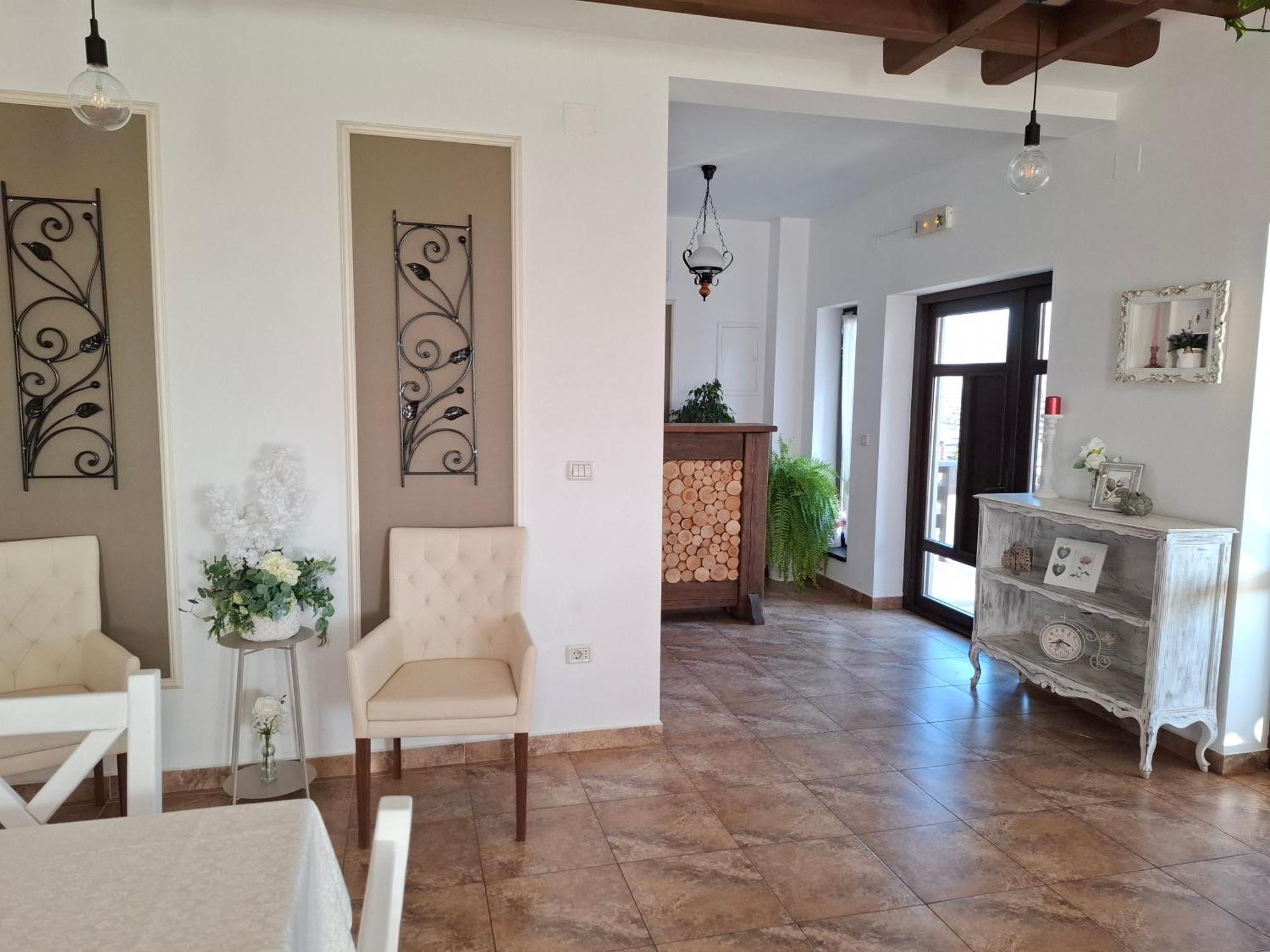 Hotel Dor De Casa Doljesti Esterno foto