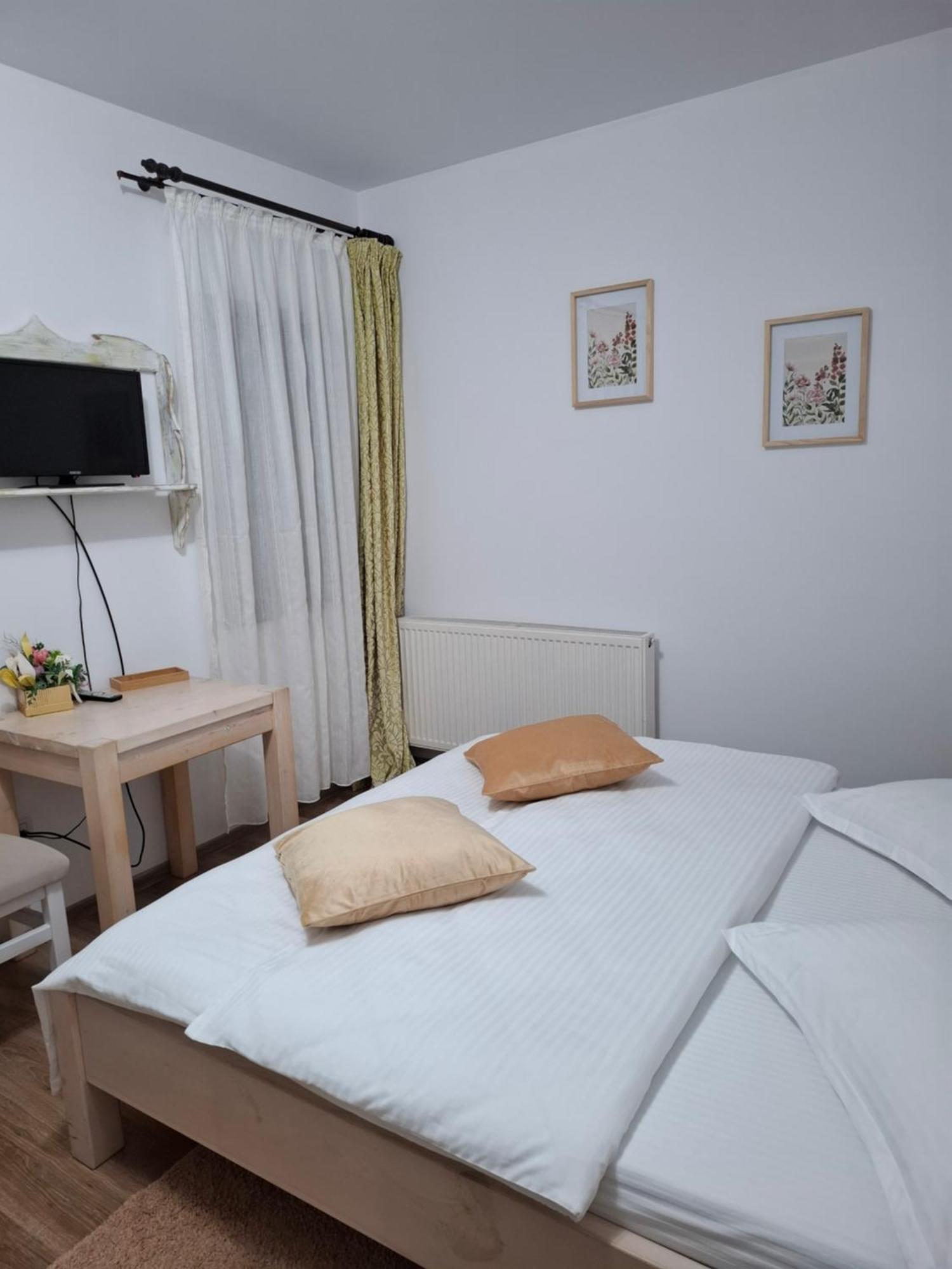 Hotel Dor De Casa Doljesti Esterno foto